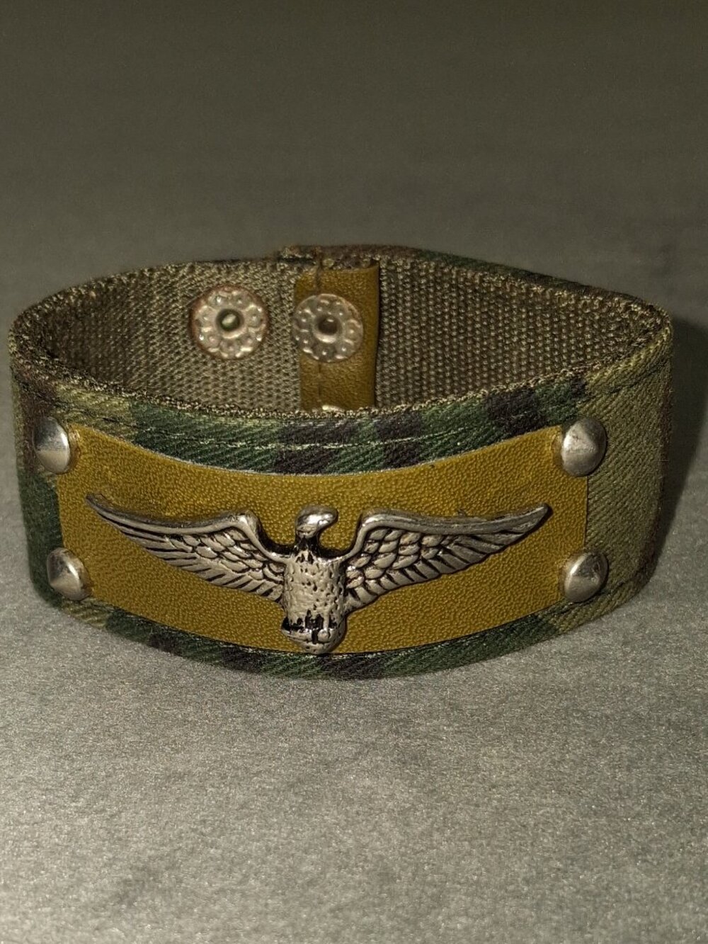 Camo Eagle Snap Cuff Bracelet Olive Green Canvas Metal Emblem 8 Inch